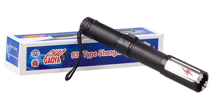 女性如何使用電擊棒防身？
